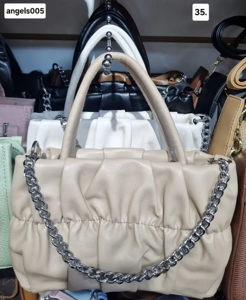 Cartera cadenas arrugada